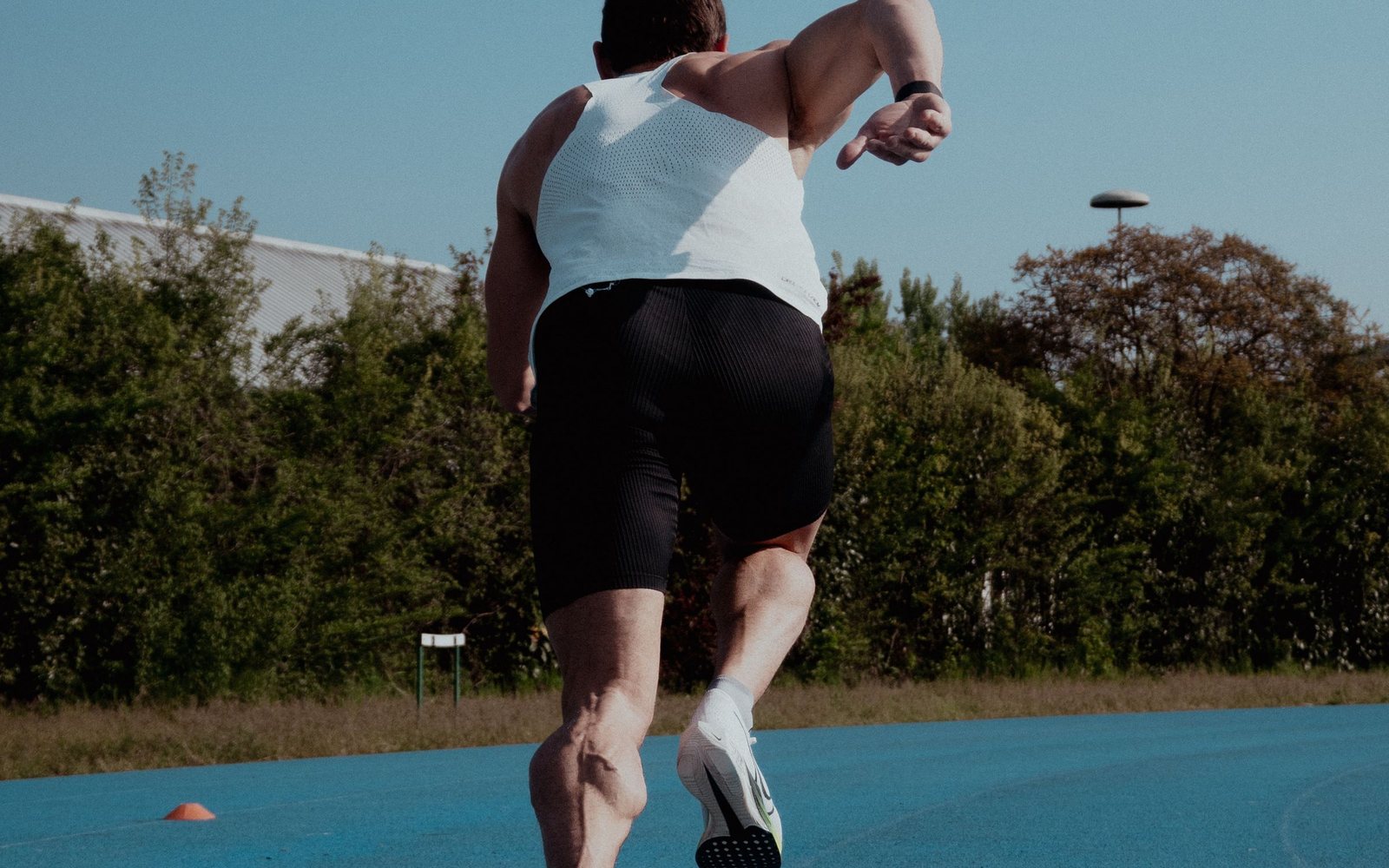Hamstring (Arka Uyluk) Yırtığı: Sprint Sırasında Gelen Ani Ağrı